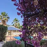 Mit Privatem Pool Und Meerblick By Interhome